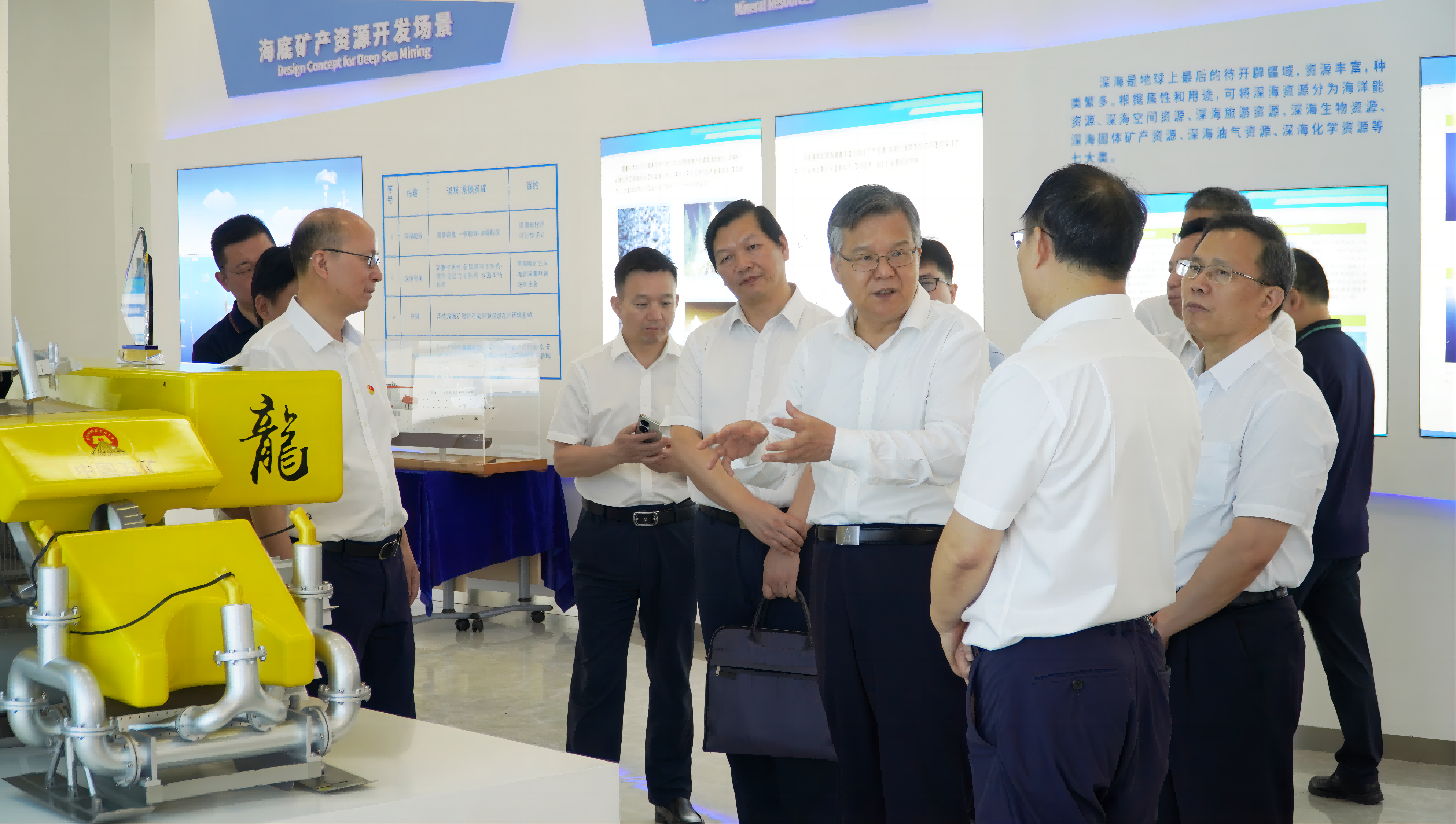 湖南省委常委、常務(wù)副省長李殿勛到長沙礦冶院調(diào)研